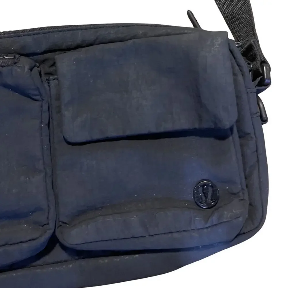 Lululemon Multi Pocket Nylon Crossbody Bag 2.5L Athletic Sporty Chic Travel